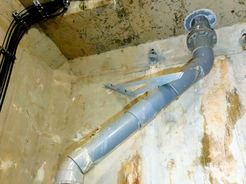 $525Dき出しの配管の写真